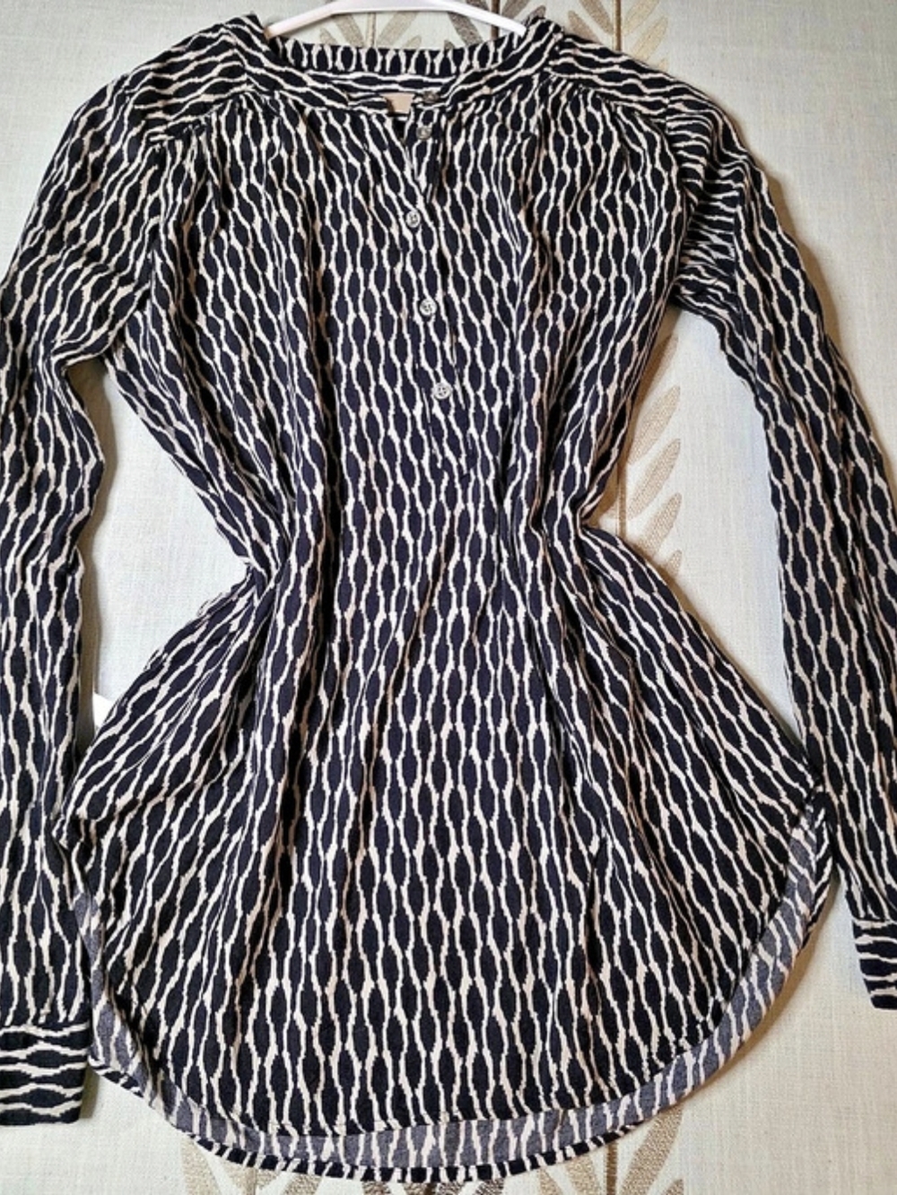 LOFT Animal Print Button Down in Black & White Size Small